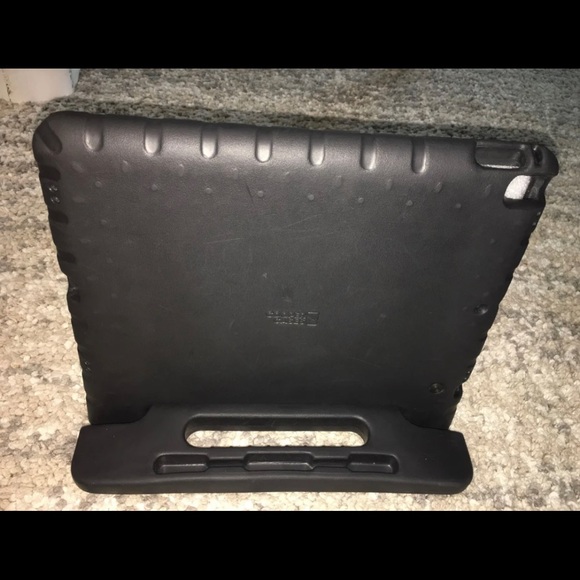 iPad rubber Cary case!! No worries!! Durable!! - Picture 7 of 10